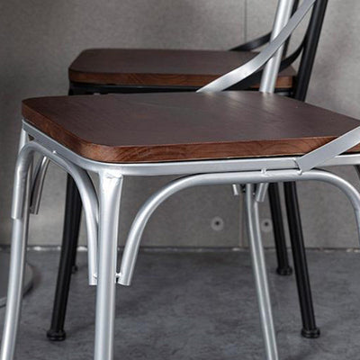 Ensemble de chaises et table de salle à manger en cuir industriel contemporain, bois, fer, avec dossier en forme de X pour salle à manger 