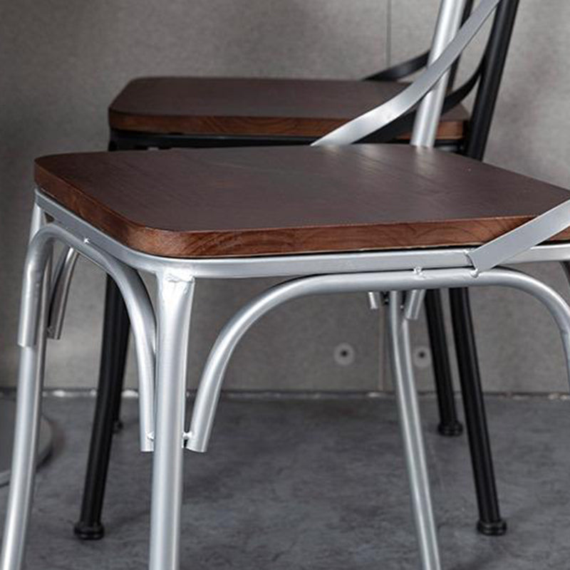 Ensemble de chaises et table de salle à manger en cuir industriel contemporain, bois, fer, avec dossier en forme de X pour salle à manger 