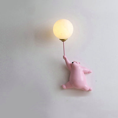 Zeitgenössische kreative Bärenharzglas 1-Licht-Wandleuchte für das Schlafzimmer 