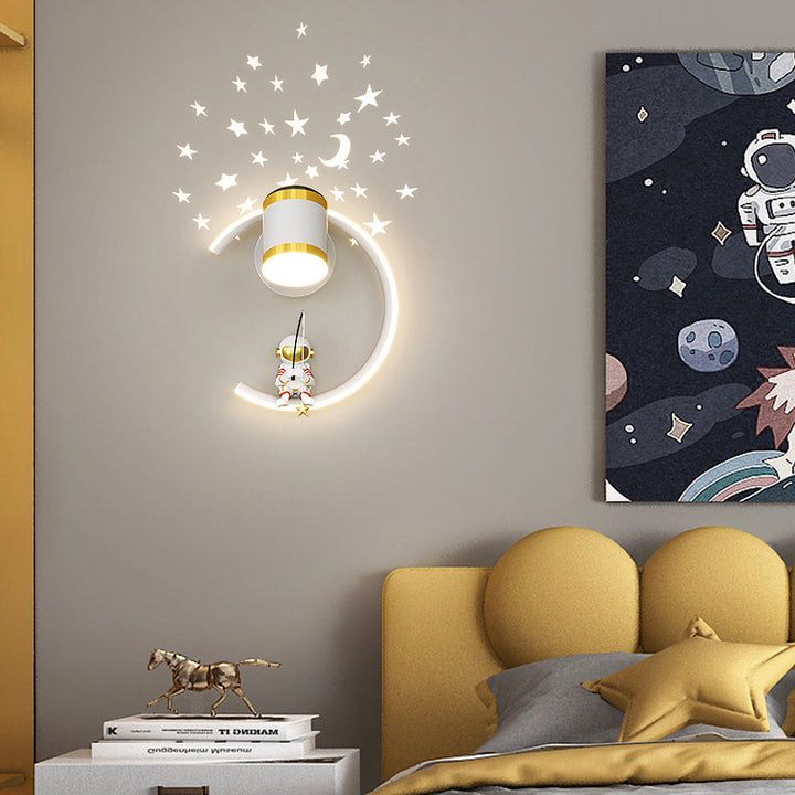 Applique murale LED en fer et aluminium pour chambre à coucher, astronaute de dessin animé créatif contemporain 