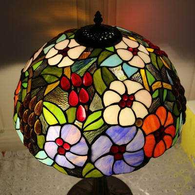 Traditionelle Tiffany Pastoral Rose Blume Buntglas 2-Licht Tischlampe für Schlafzimmer