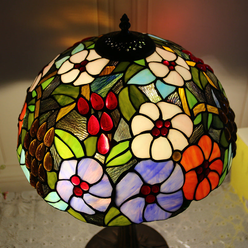 Traditionelle Tiffany Pastoral Rose Blume Buntglas 2-Licht Tischlampe für Schlafzimmer