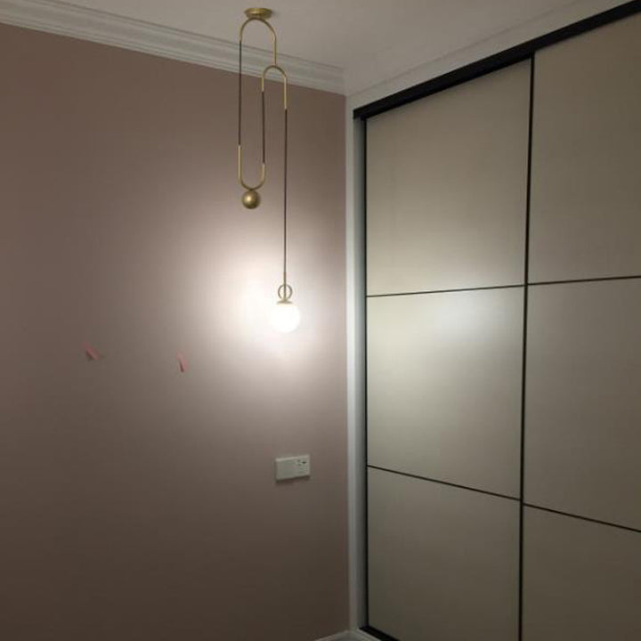 Combinación de orbe escandinavo contemporáneo de hierro curvado con vidrio, lámpara colgante de 1 luz para dormitorio 