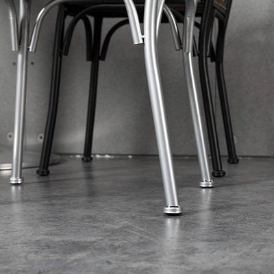 Ensemble de chaises et table de salle à manger en cuir industriel contemporain, bois, fer, avec dossier en forme de X pour salle à manger 