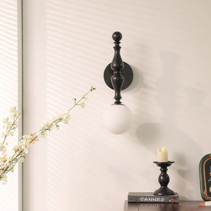 Applique murale contemporaine rétro en bois, aluminium et verre avec boule à 1 lumière pour chambre 