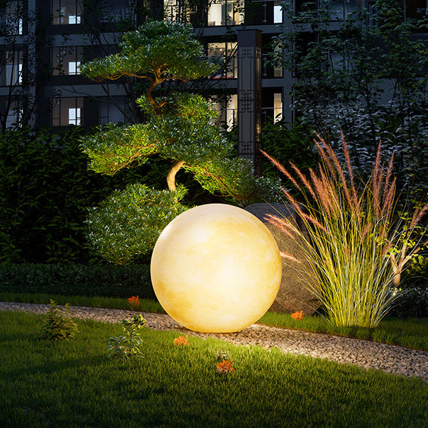Zeitgenössische nordische wasserdichte Solar-Pendelleuchte aus PE-Harz mit rundem Mond-LED-Licht für Terrasse im Freien 