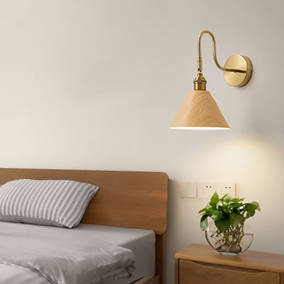 European Classical Iron Gold-Finished Frame Wood Grain 1-Light Wall Sconce Lamp