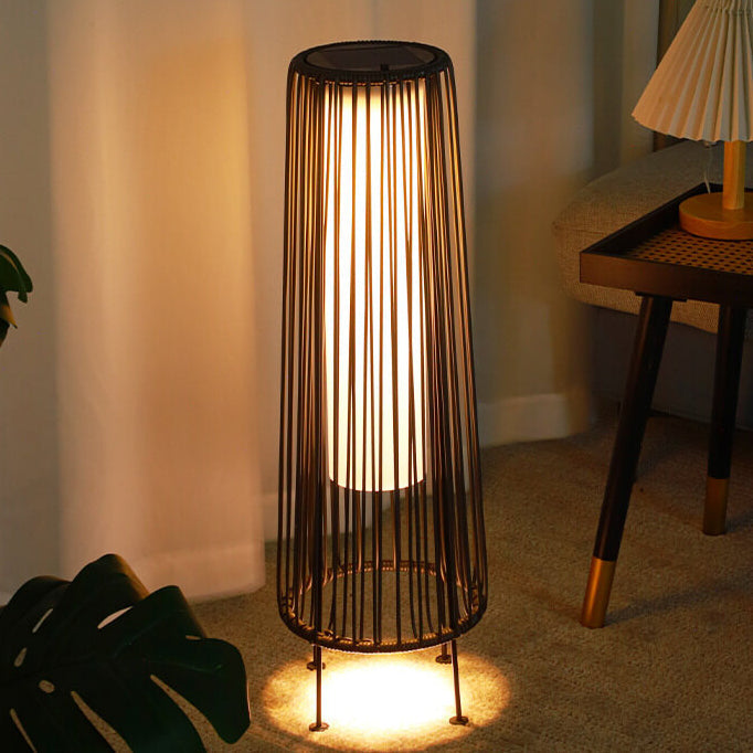 Moderne minimalistische solarbetriebene wasserdichte runde vertikale Zugleiste aus Eisen-Rattan-LED-Stehlampe für die Außenterrasse 