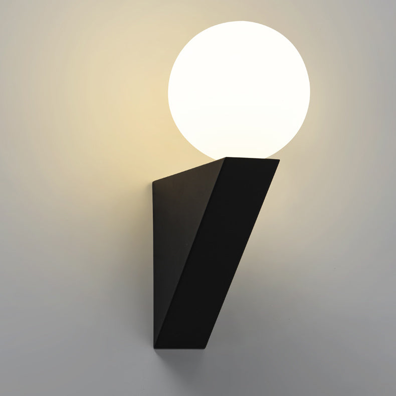 Moderne minimalistische Dreieck Orb Eisen Kunststoff 1-Licht Wandleuchte Lampe für Wohnzimmer 
