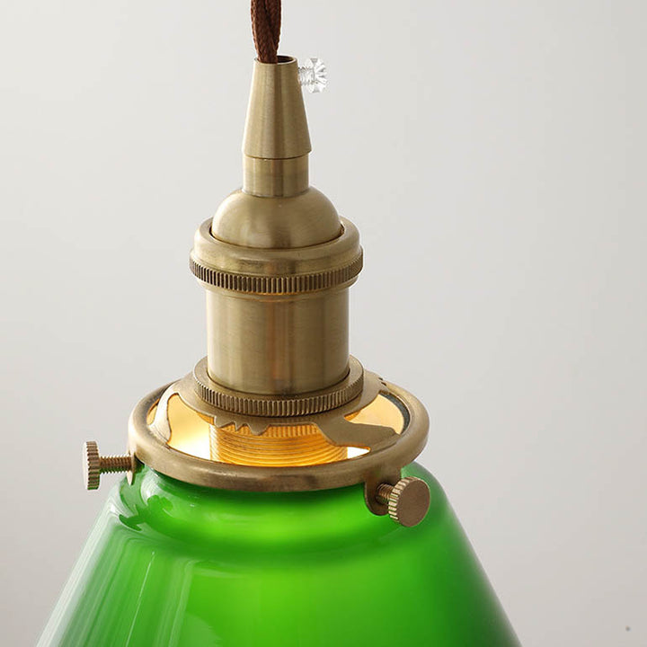 Luminaire suspendu contemporain rétro à 1 lumière en verre et cuivre à cône vert pour le salon 