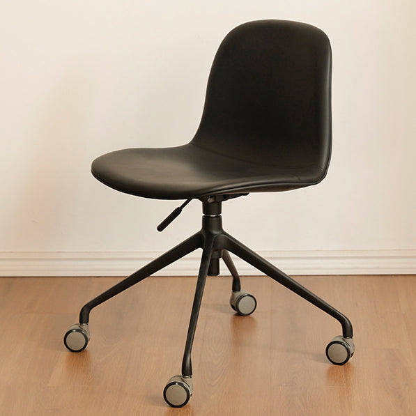 Zeitgenössischer nordischer ergonomischer Mikrofaser-Leder-Bürostuhl mit verstellbarer Rückenlehne und Rollen für das Home Office 