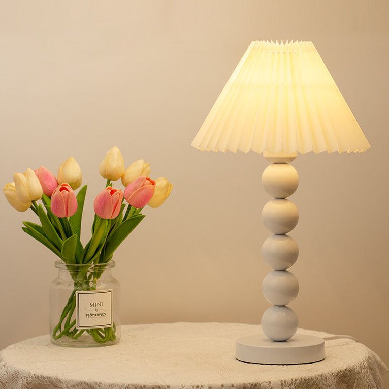 Zeitgenössische skandinavische Kegelrunde Hardware Stoff 1-Licht Tischlampe für das Schlafzimmer 