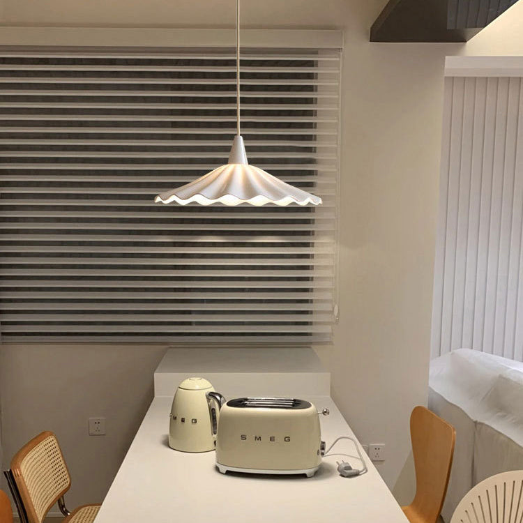 Moderne minimalistische runde plissierte Keramik 1-Licht Pendelleuchte für Wohnzimmer 