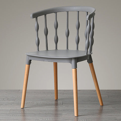 Chaise de salle à manger en plastique PP à lanières verticales créatives contemporaines avec dossier en hêtre pour salle à manger 