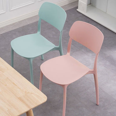 Chaise de salle à manger empilable carrée en plastique macaron nordique contemporain avec dossier ouvert pour salle à manger 
