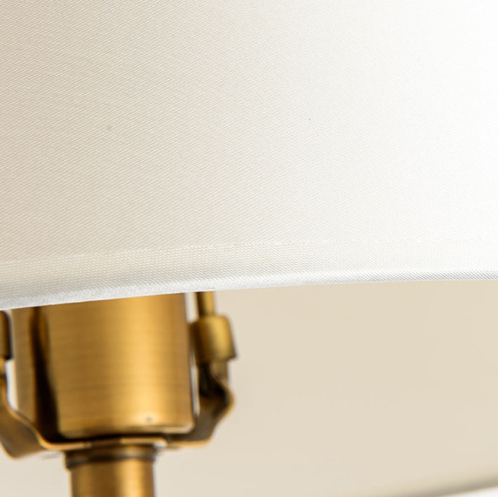Zeitgenössische kreative polygonale Basis Runde Hardware Stoff 1-Licht Tischlampe für Schlafzimmer 
