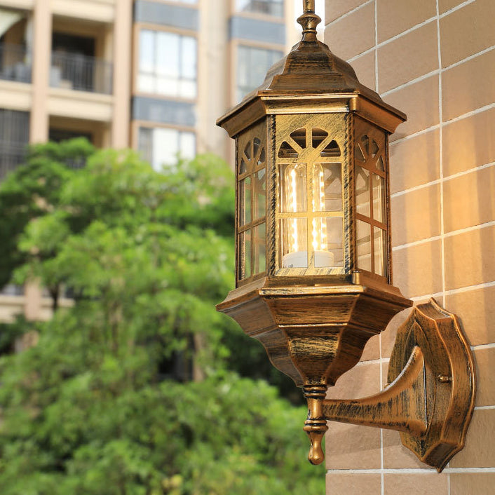 Diseño de Castillo de Aleación de Aluminio Tradicional Europeo Lámpara de Pared Impermeable de Vidrio de 1 Luz para Patio Exterior 