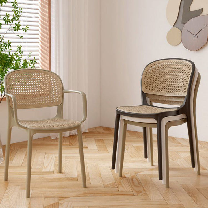 Chaise de salle à manger contemporaine nordique carrée en plastique imitation rotin avec dossier et accoudoirs pour salle à manger 