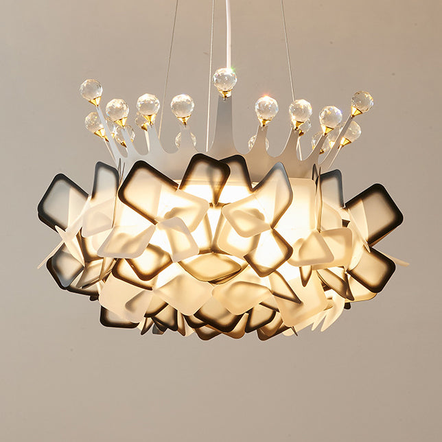 Zeitgenössische kreative Hardware Crown Decor PVC Petal Shade LED Pendelleuchte für Wohnzimmer 
