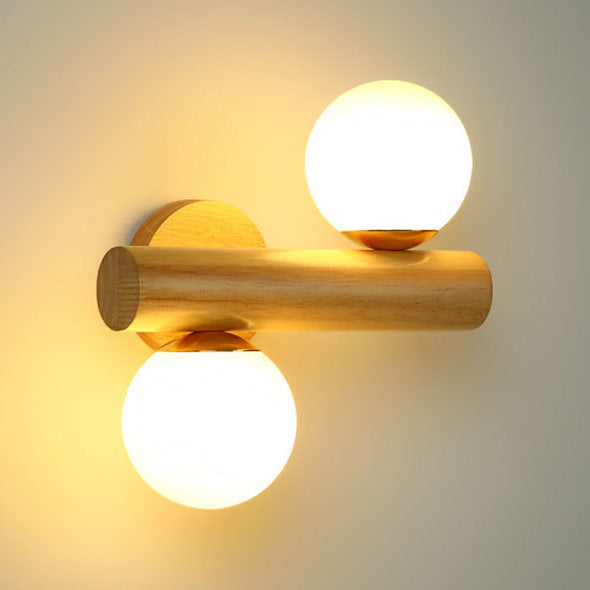 Zeitgenössische skandinavische Zylinderkugel-Wandlampe aus Gummibaumholz mit Glas und 2 Lichtern für das Schlafzimmer 