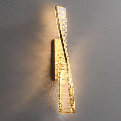 مصباح حائط LED من الكريستال والحديد بتصميم موجة شريطية طويلة فاخرة حديثة لغرفة النوم 