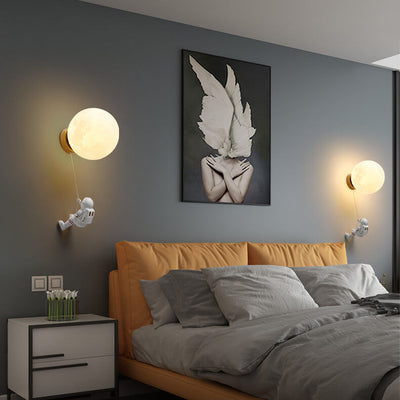 Applique murale contemporaine créative Orb Astronaut en résine de fer à 1 lumière pour chambre 