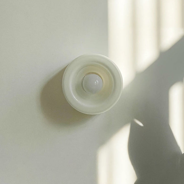 Applique murale moderne en fer rond à verre de style mi-siècle avec 1 lumière pour salon 