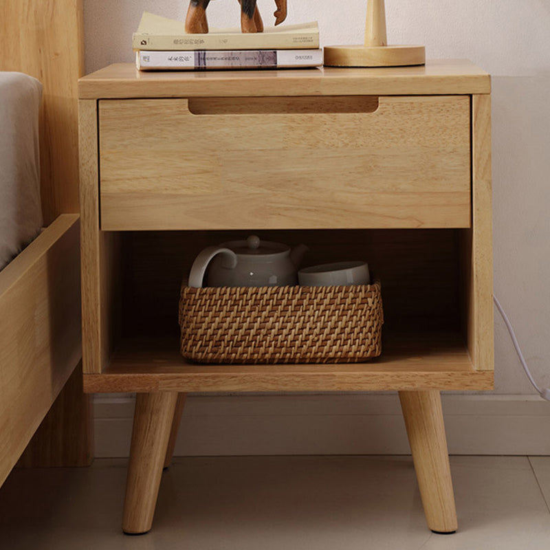 Table de chevet en bois massif scandinave contemporain avec plateau carré et 1 tiroir pour chambre 