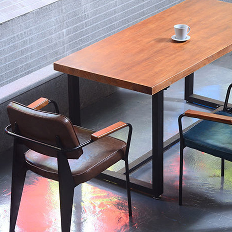 Zeitgenössischer industrieller Ölwachslack Leder Metall Schwamm Holz quadratischer vertikaler Streifen Esszimmerstuhl Rückenlehne Armlehne für Esszimmer 