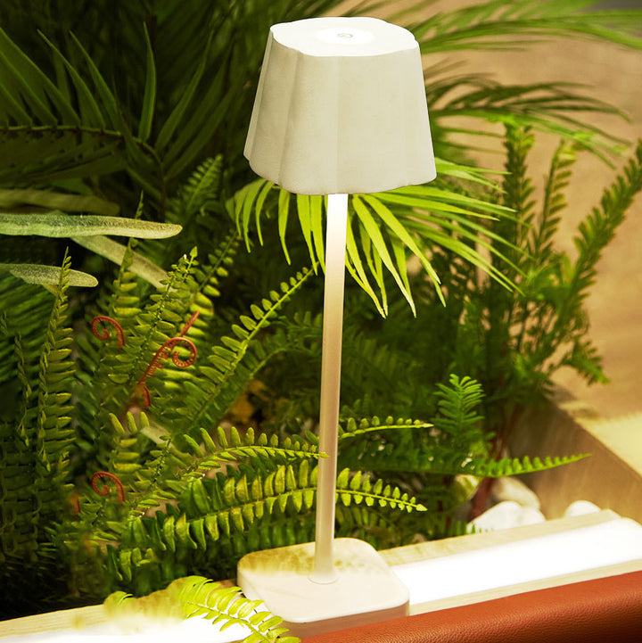 Zeitgenössische nordische Einfachheit Metall Pilz LED Tischlampe für das Schlafzimmer 
