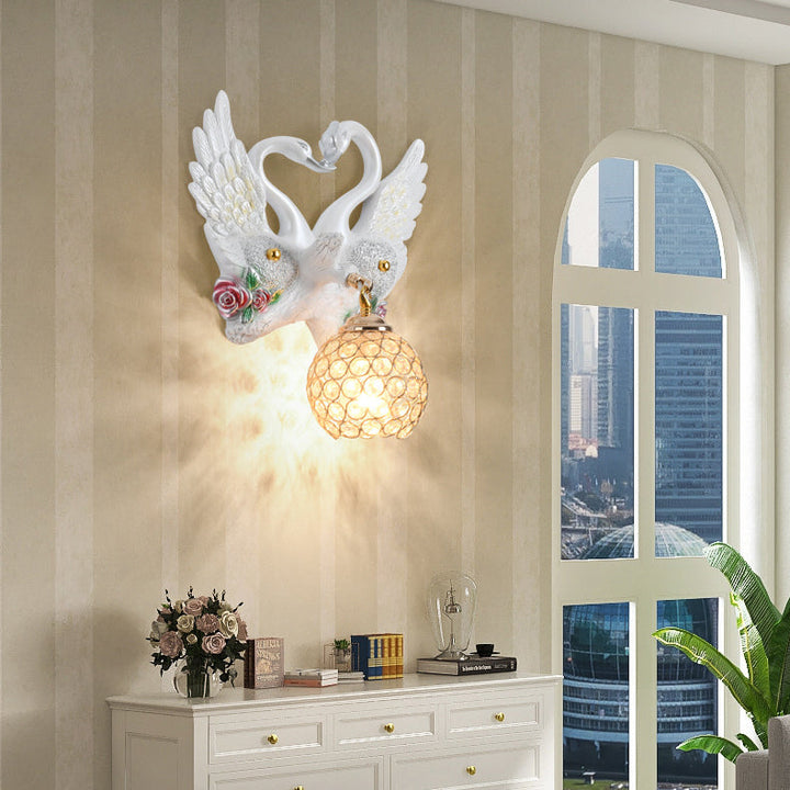 Moderne Art Deco Harz Eisen Kristall Paar Schwan Ball 1-Licht Wand Leuchte Lampe Für Wohnzimmer 