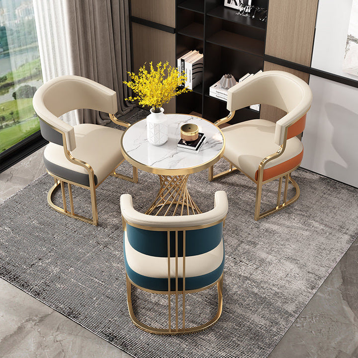 Moderner luxuriöser quadratischer Bogen-Faux-Nappa-Leder-Esszimmerstuhl aus Eisen mit Rückenlehne und Armlehnen für das Esszimmer 