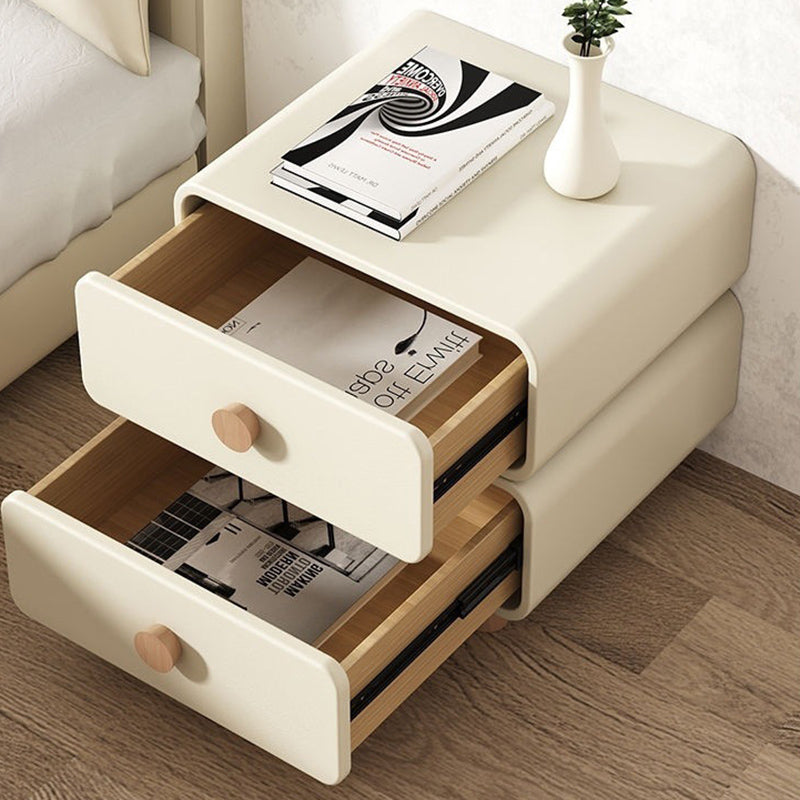 Moderner skandinavischer quadratischer Nachttisch aus MDF, Massivholz, Kunstleder und Edelstahl mit 2 Schubladen fürs Schlafzimmer 