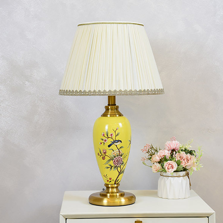 Traditionelle chinesische Vogel- und Blumenzylinder-Hardware-Keramikgewebe-1-Licht-Tischlampe für Schlafzimmer 