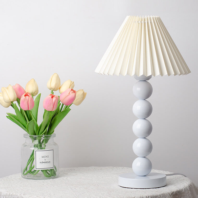 Zeitgenössische skandinavische Kegelrunde Hardware Stoff 1-Licht Tischlampe für das Schlafzimmer 
