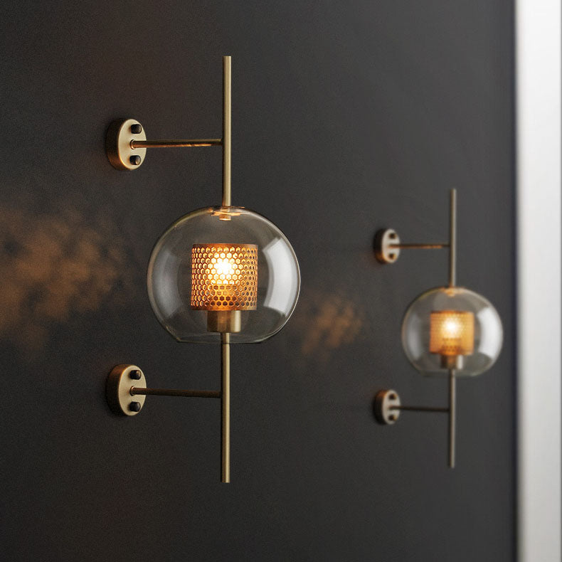 Zeitgenössische Wandlampe mit industriellem Eisenrahmen und kugelförmigem Glasschirm, 1-Licht für Schlafzimmer 