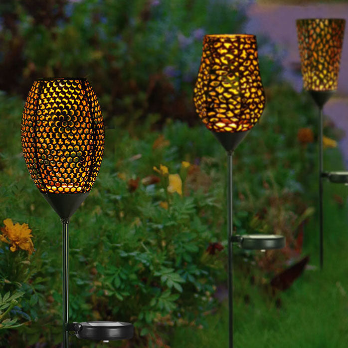 ضوء LED خارجي شمسي حديدي مجوف هندسي لإضاءة الفناء والعشب 