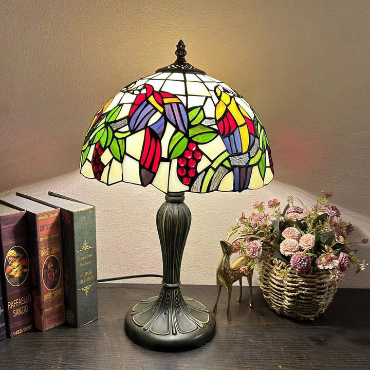 Lampe de table à 1 lumière avec dôme en verre métallique Tiffany traditionnel, motif raisin, fleur, libellule et papillon pour chevet 