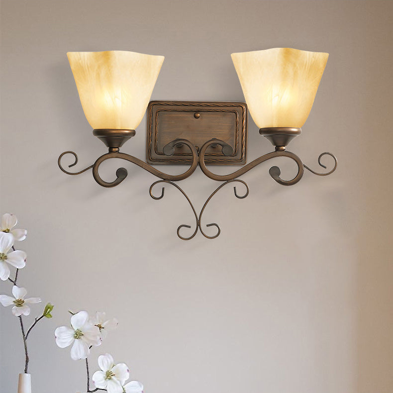 Applique murale contemporaine rétro en fer et verre tétraèdre avec base ovale 1/2 lumière pour couloir 