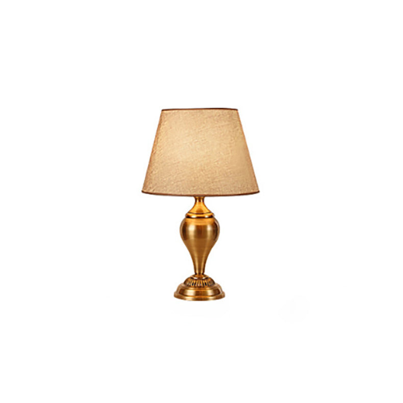 Lampe de table 1 lumière avec base en matériel et abat-jour rond en tissu moderne de style transitionnel pour chambre à coucher 