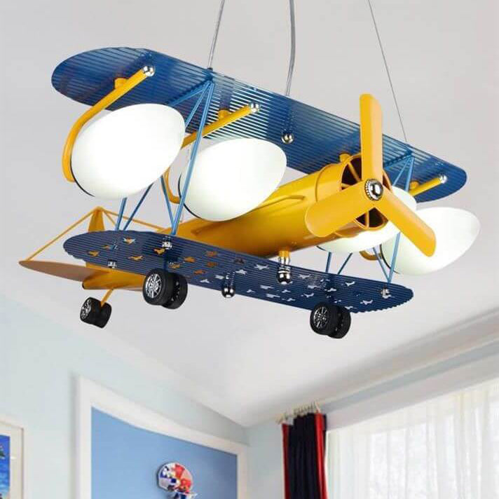 Lámpara de araña infantil con pantalla de vidrio de avión de metal creativo contemporáneo de dibujos animados de 5 luces para dormitorio 