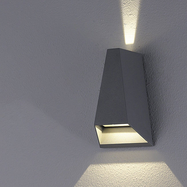 Moderne minimalistische trapezförmige Aluminium Silikon PVC Linse LED Outdoor Wandleuchte Lampe für Garten 