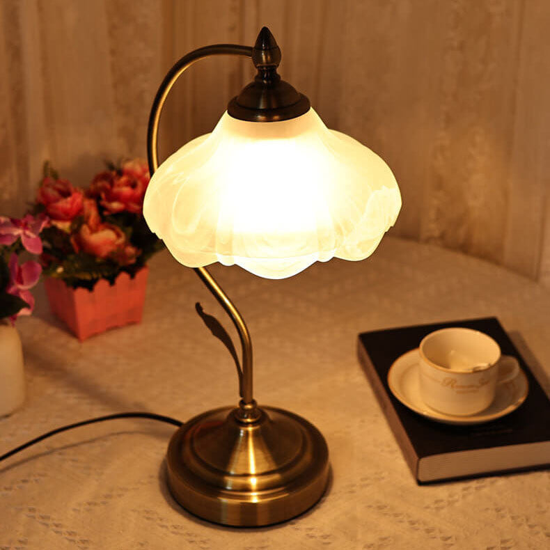 Traditional Vintage Frosted Floral Glass Shade Metal Base 1-Light Table Lamp for Living Room