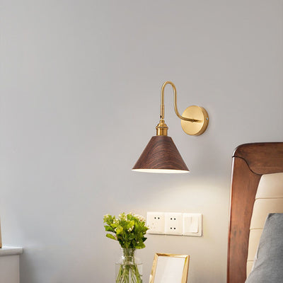 European Classical Iron Gold-Finished Frame Wood Grain 1-Light Wall Sconce Lamp