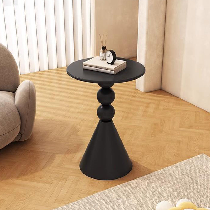 Table basse contemporaine nordique ronde avec base en cône en fer et plateau en pierre pour salon 