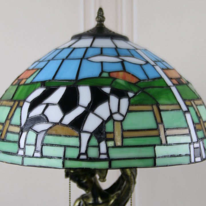 Lampe de table à 2 lumières avec base de femme jolie en forme de vache en diamant de raisin en dôme de verre en résine Tiffany traditionnel pour chevet 
