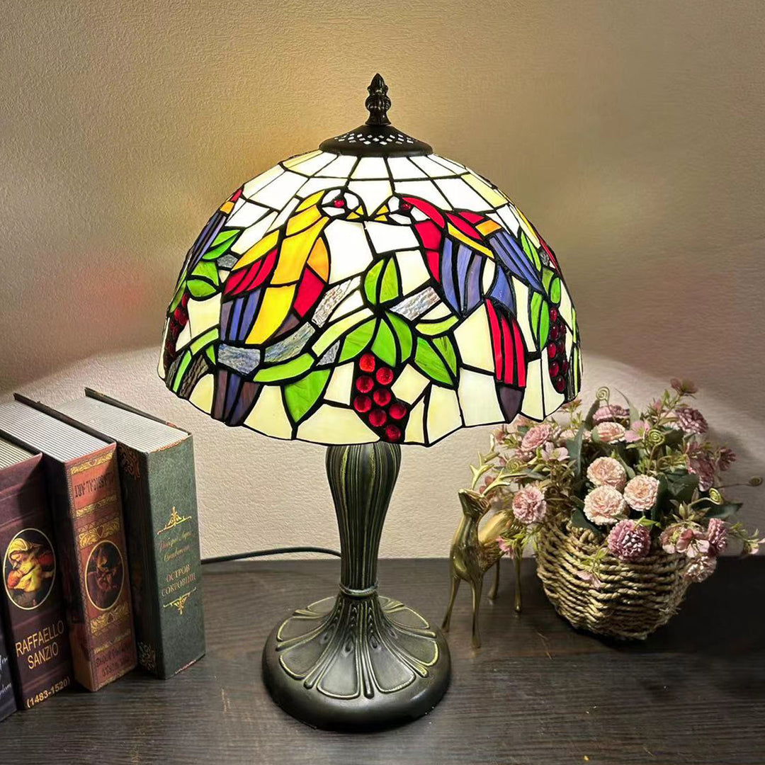 Lampe de table à 1 lumière avec dôme en verre métallique Tiffany traditionnel, motif raisin, fleur, libellule et papillon pour chevet 