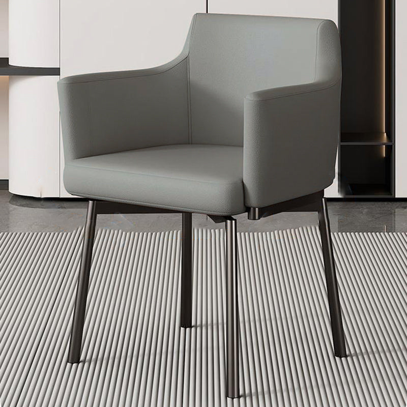 Chaise de salle à manger moderne minimaliste carrée en cuir microfibre rembourré avec dossier et accoudoir en métal 