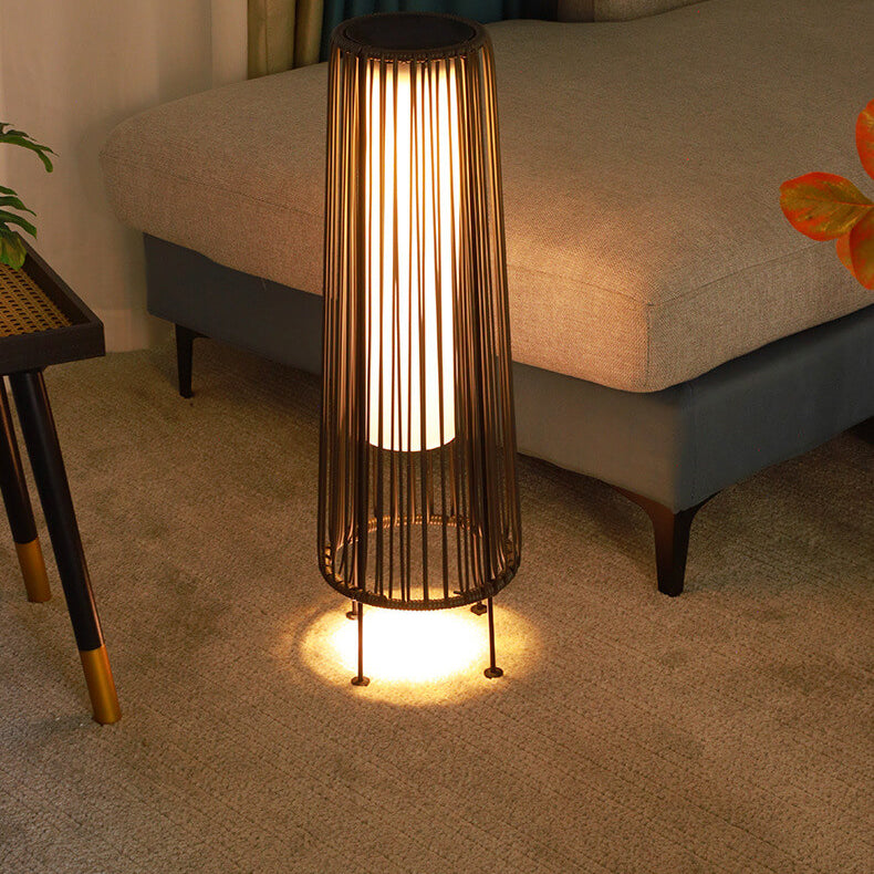 Moderne minimalistische solarbetriebene wasserdichte runde vertikale Zugleiste aus Eisen-Rattan-LED-Stehlampe für die Außenterrasse 