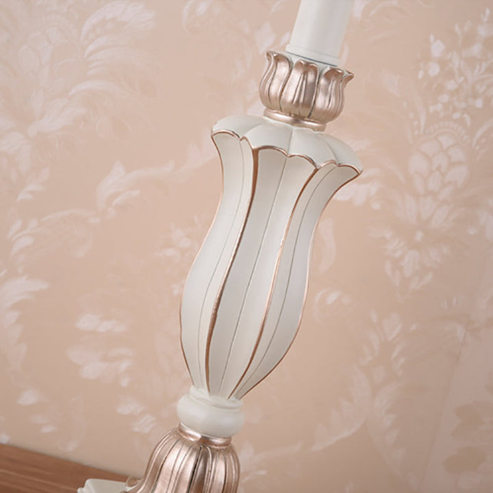 Traditionelle europäische Court Top Harz Stoff 1-Licht Tischlampe für Schlafzimmer 